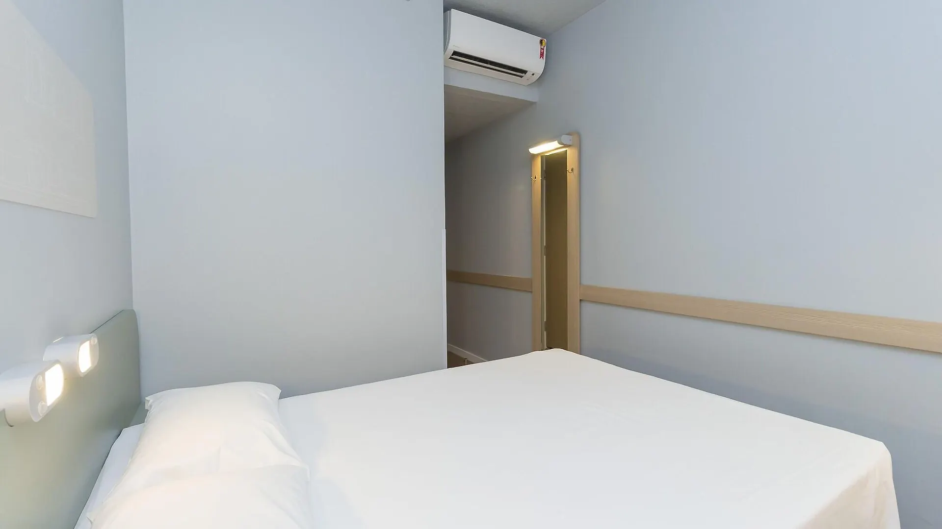 Ibis Budget Blumenau 2*,