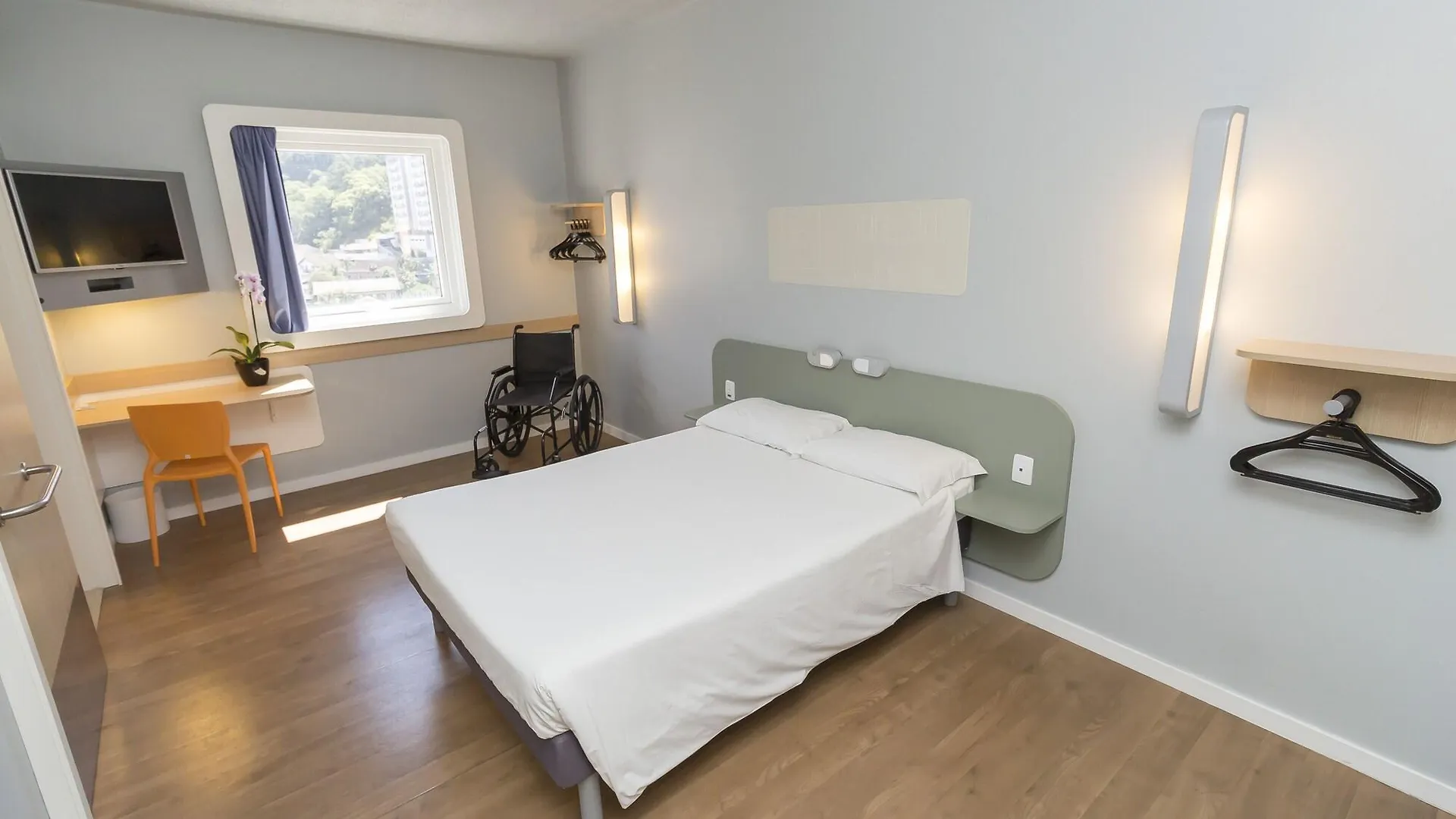 Ibis Budget Blumenau 2*,