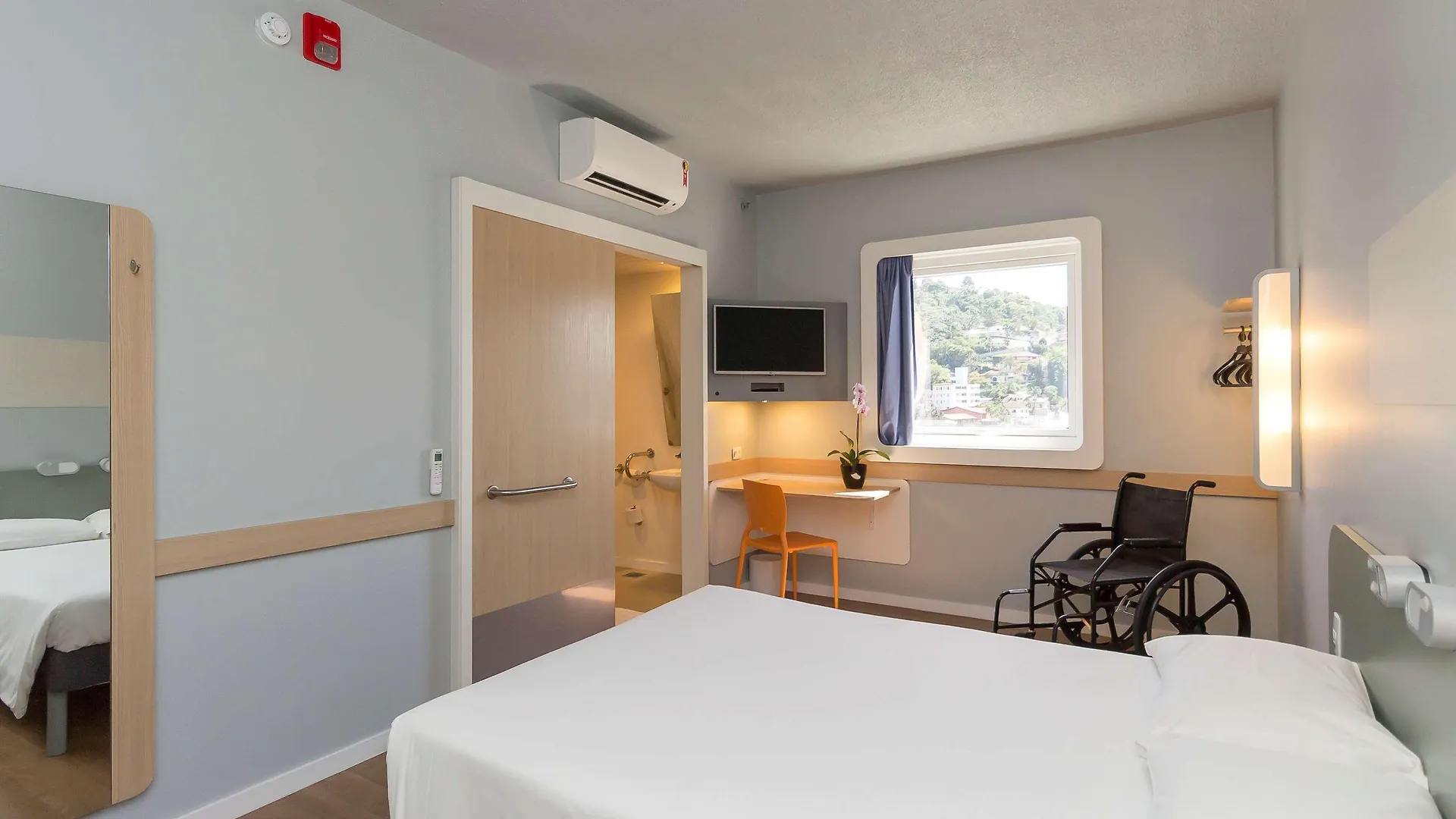 Ibis Budget Blumenau 2*,  Brazil